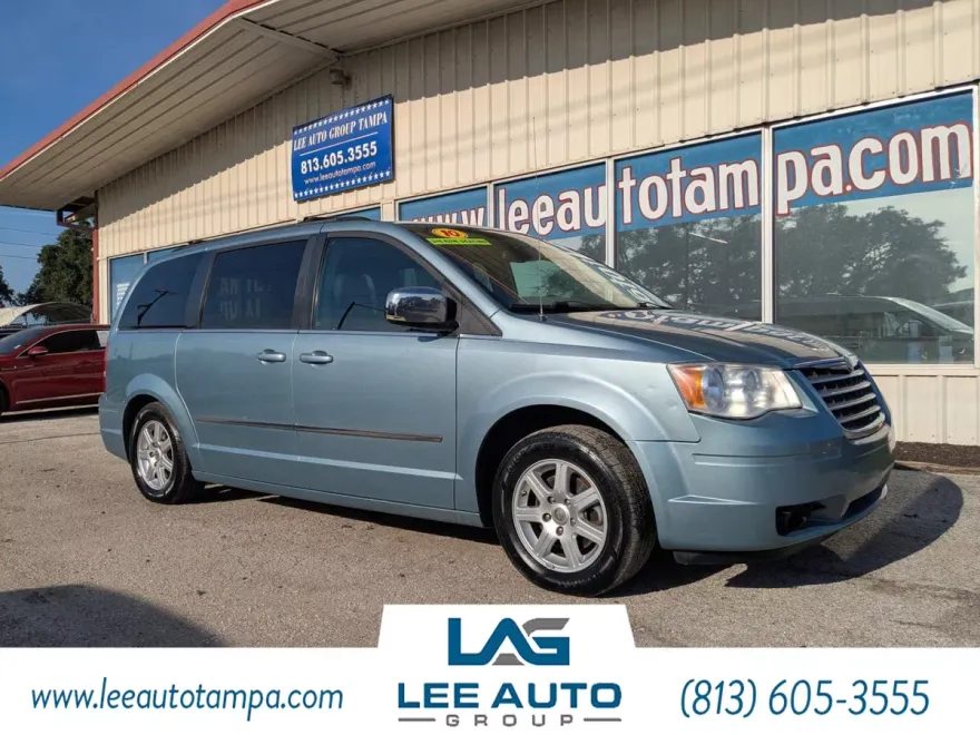 2010 Chrysler Town & Country Touring photo 1
