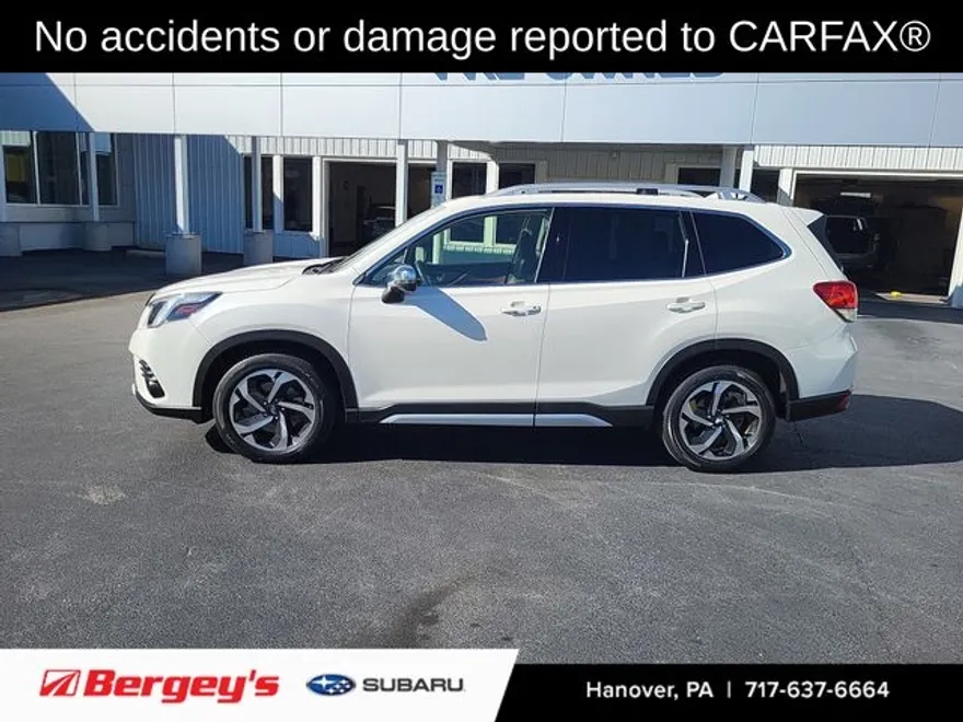 2022 Subaru Forester Touring photo 1