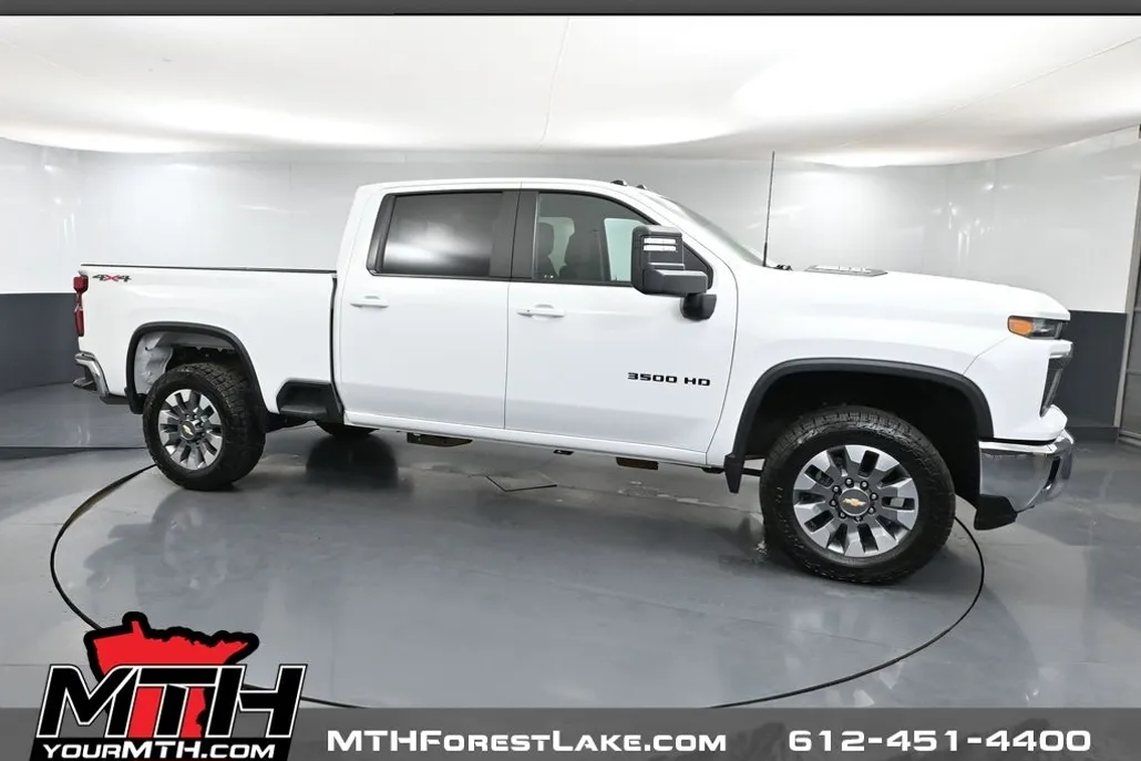 2024 Chevrolet Silverado 3500HD LT photo 1