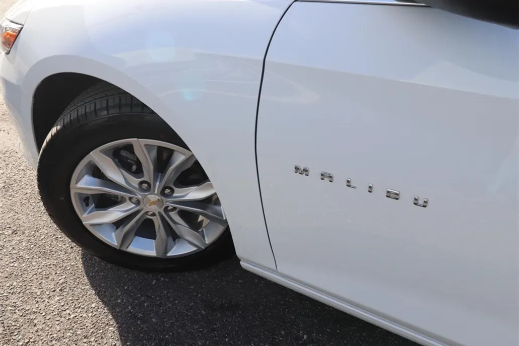 2024 Chevrolet Malibu 1LT photo 1