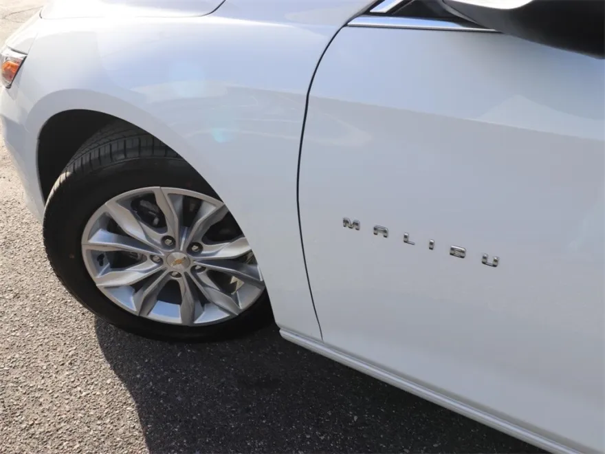 2024 Chevrolet Malibu 1LT photo 1