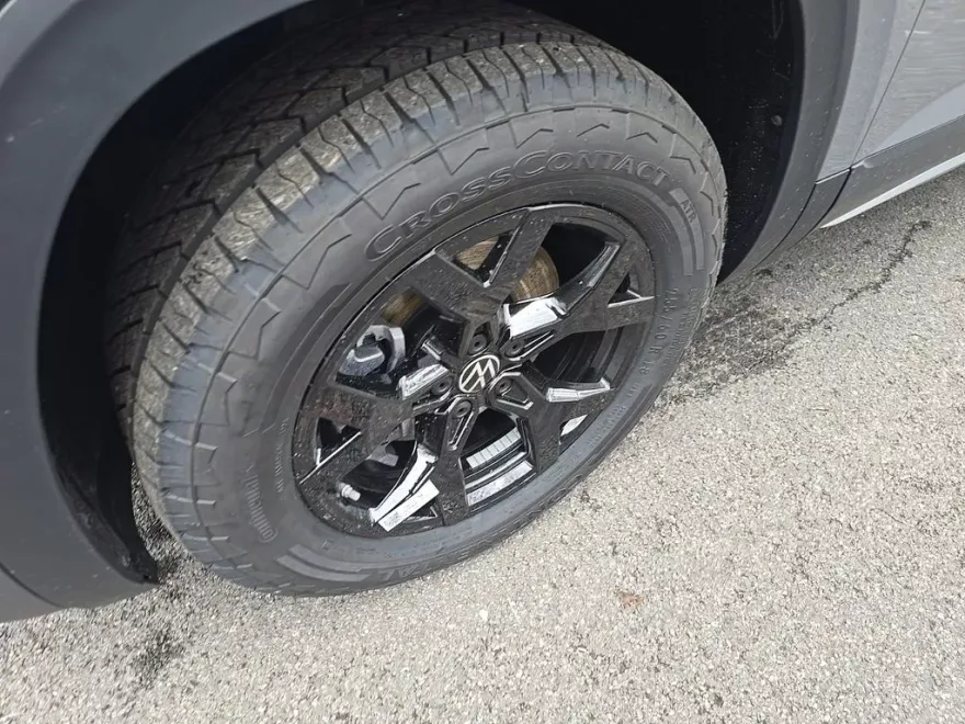 2025 Volkswagen Atlas Peak Edition SE photo 1