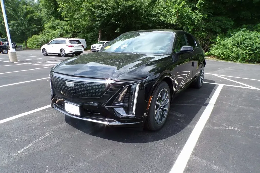 2025 Cadillac Lyriq Sport photo 1