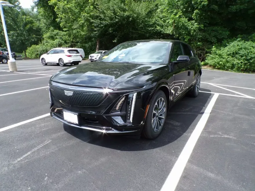 2025 Cadillac Lyriq Sport photo 1
