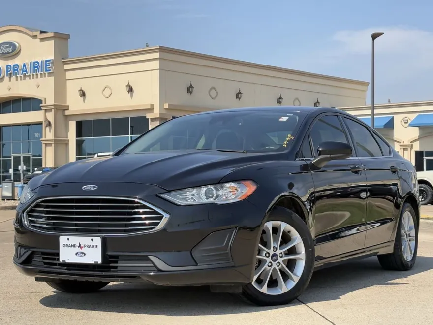 2020 Ford Fusion SE photo 1