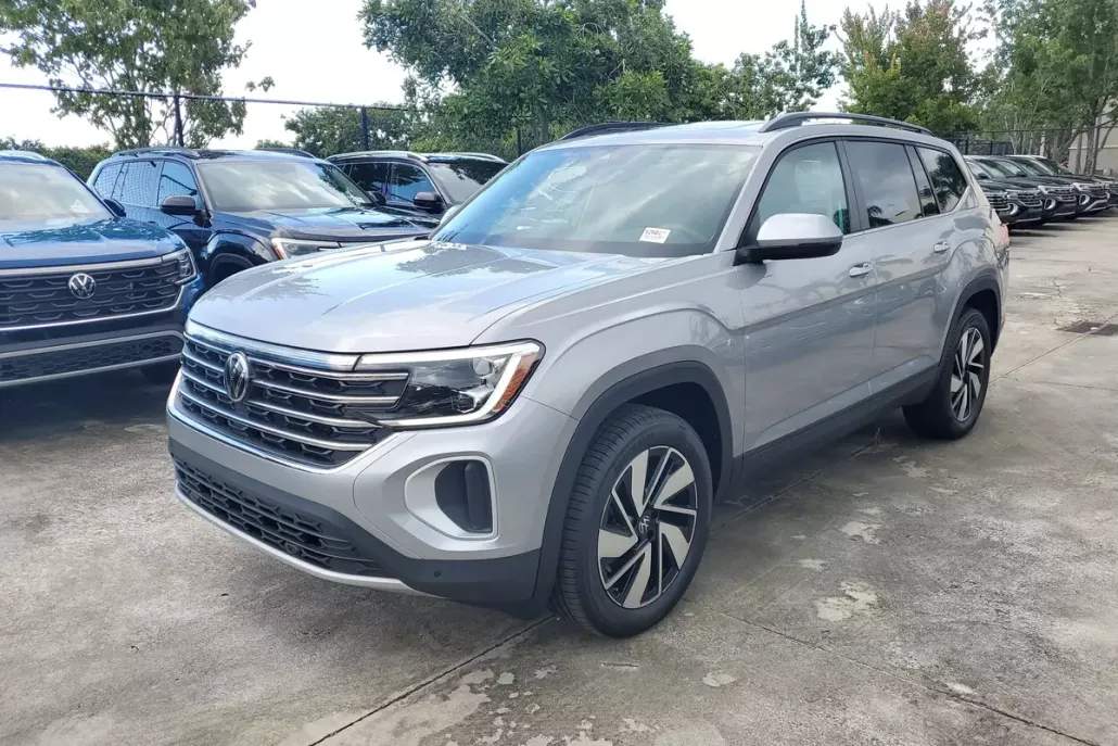 2026 Volkswagen Atlas SE photo 1