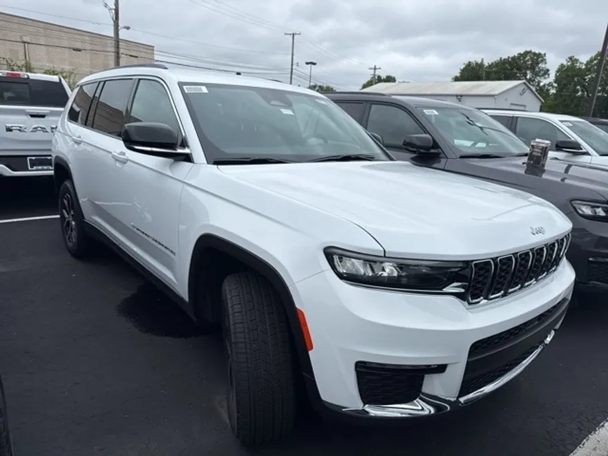 2025 Jeep Grand Cherokee Limited photo 1