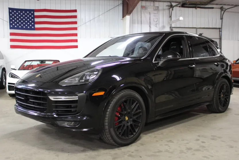 2016 Porsche Cayenne GTS photo 1