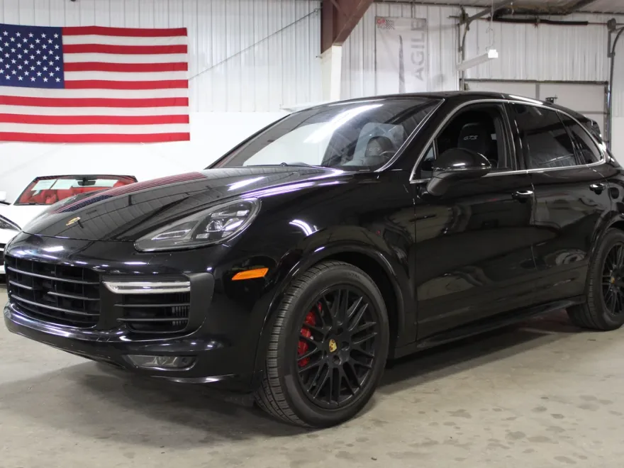 2016 Porsche Cayenne GTS photo 1
