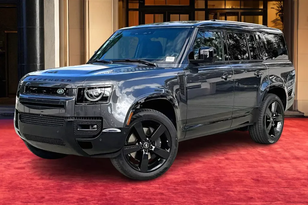 2025 Land Rover Defender 130 X-Dynamic SE photo 1