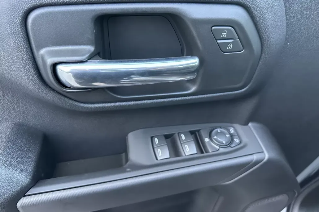 2025 Chevrolet Silverado 1500 Custom photo 1