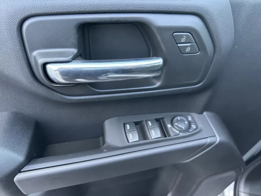 2025 Chevrolet Silverado 1500 Custom photo 1
