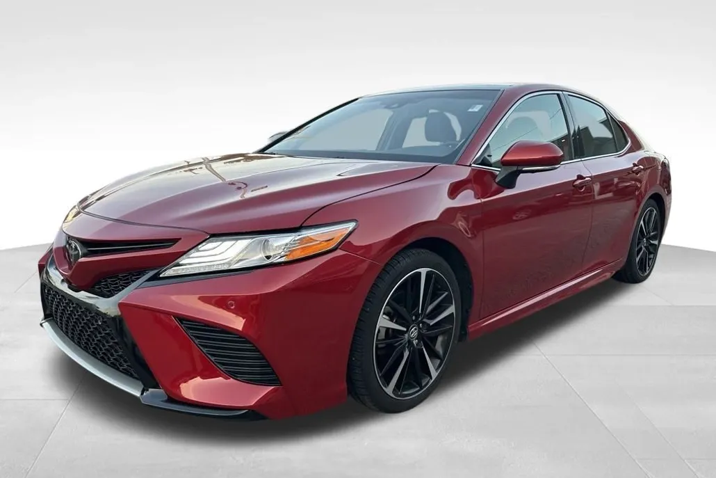 2020 Toyota Camry XSE photo 1