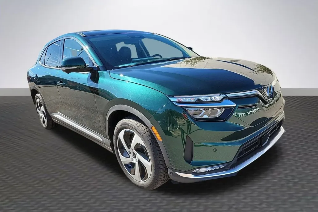 2025 Vinfast VF 8 photo 1
