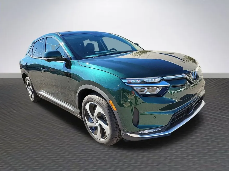 2025 Vinfast VF 8 photo 1