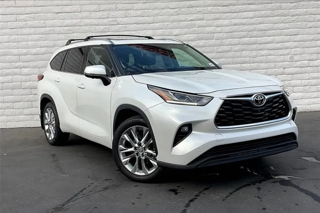 2023 Toyota Highlander Limited photo 1