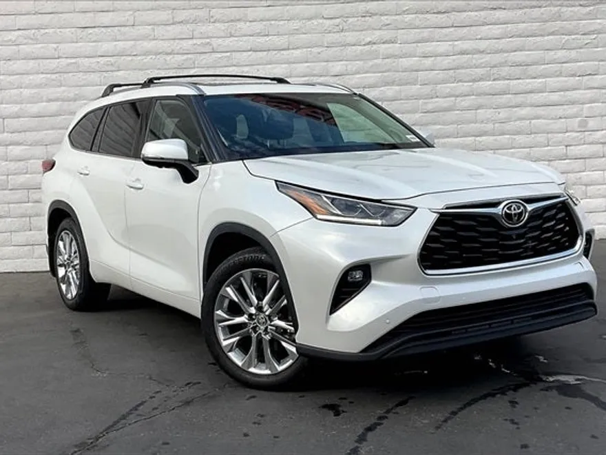 2023 Toyota Highlander Limited photo 1