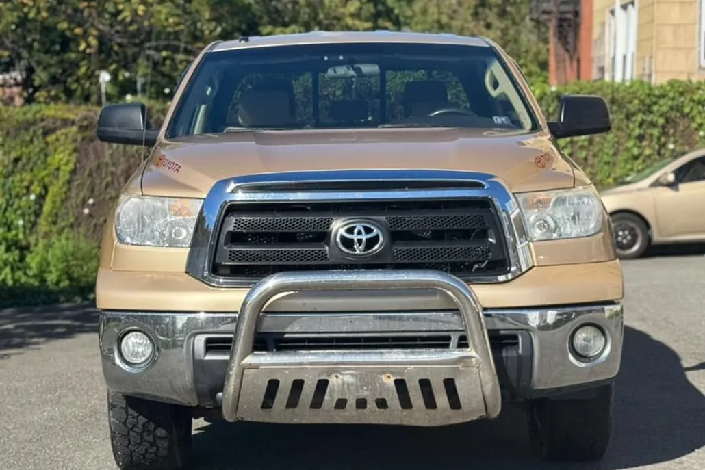 2010 Toyota Tundra SR5 photo 1