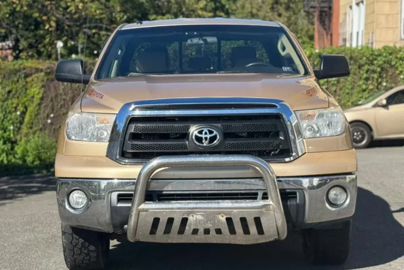 2010 Toyota Tundra SR5 photo 1