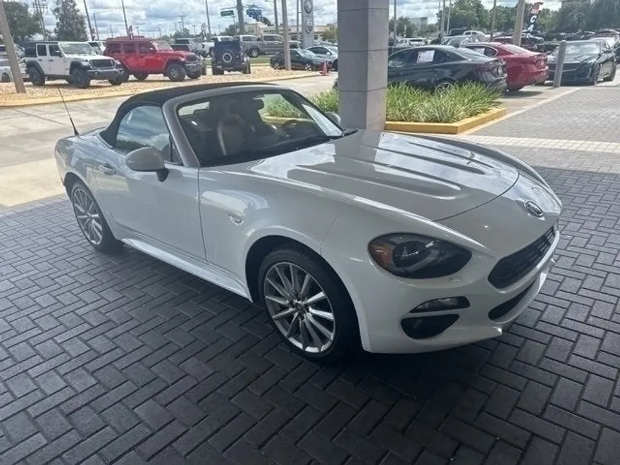 2020 Fiat 124 Spider Lusso photo 1