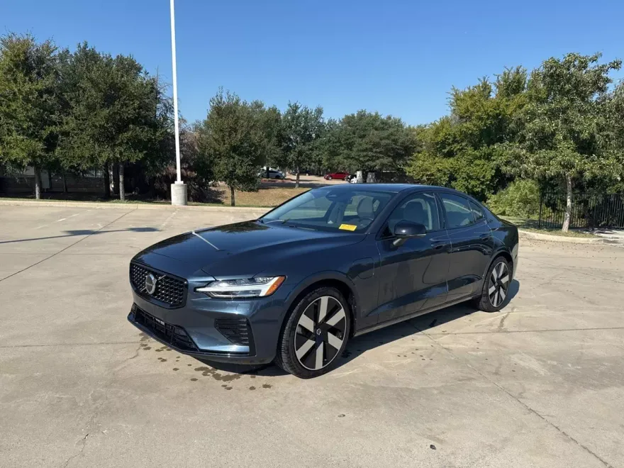 2024 Volvo S60 Recharge T8 Plus photo 1