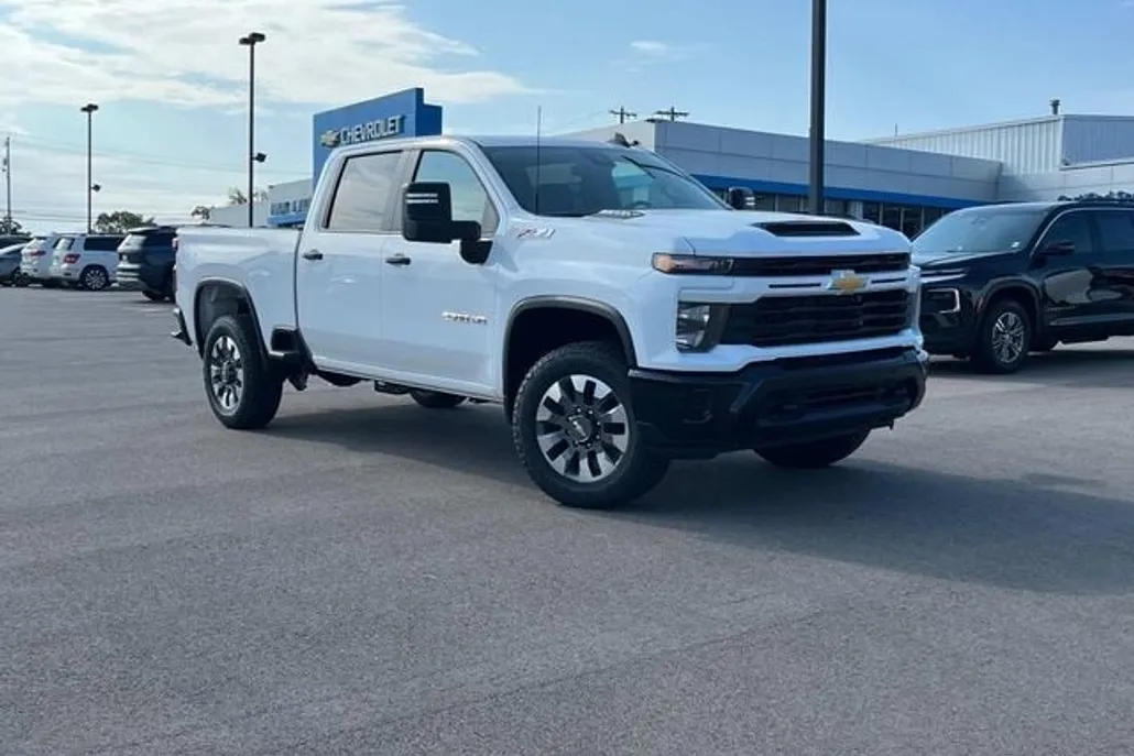 2025 Chevrolet Silverado 2500HD Custom photo 1