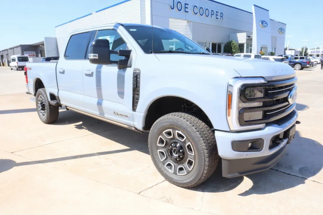 2025 Ford F-250 Platinum photo 1