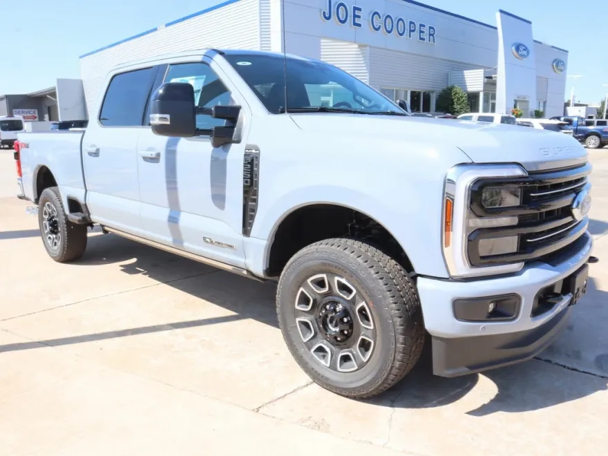 2025 Ford F-250 Platinum photo 1