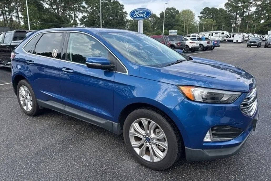 2022 Ford Edge Titanium photo 1