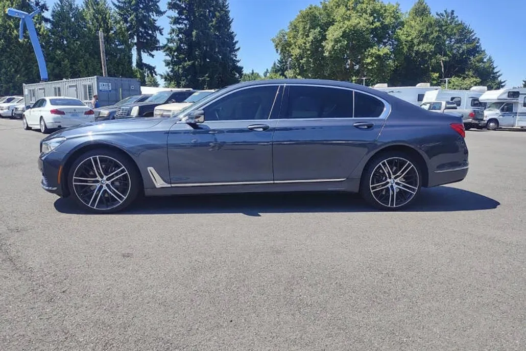 2016 Bmw 740i 7-series photo 1