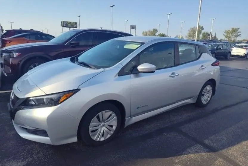 2019 Nissan Leaf S photo 1