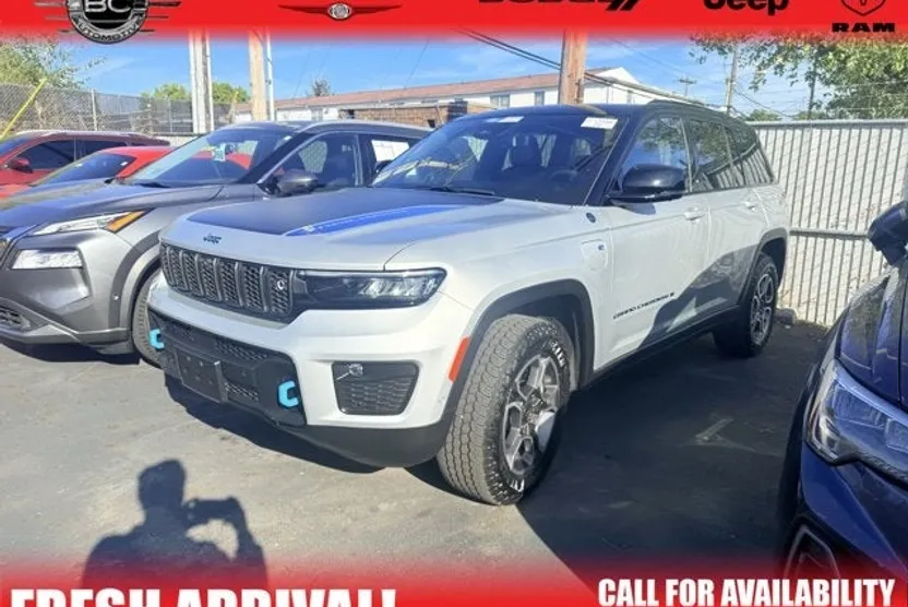 2023 Jeep Grand Cherokee Trailhawk 4xe photo 1