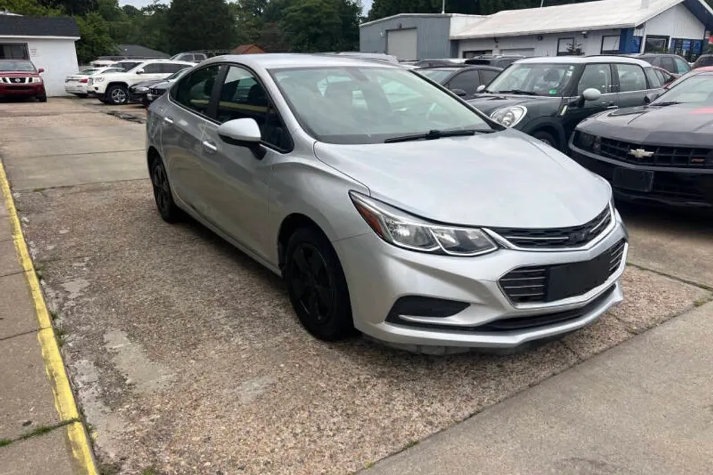 2016 Chevrolet Cruze LS photo 1
