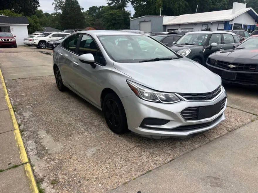 2016 Chevrolet Cruze LS photo 1