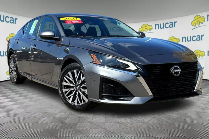 2023 Nissan Altima 2.5 SV photo 1