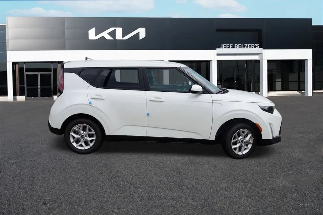 2025 Kia Soul LX photo 1