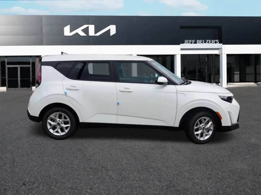 2025 Kia Soul LX photo 1