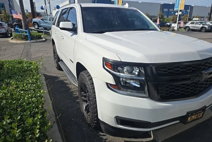 2017 Chevrolet Tahoe LT photo 1