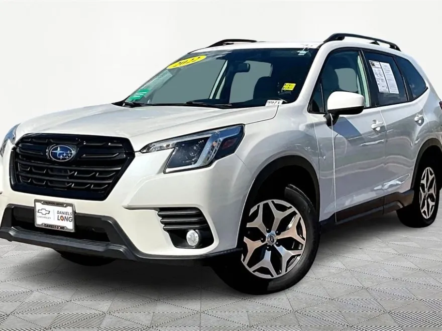 2022 Subaru Forester Premium photo 1