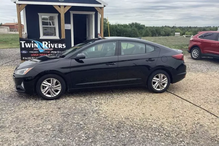 2020 Hyundai Elantra SEL photo 1