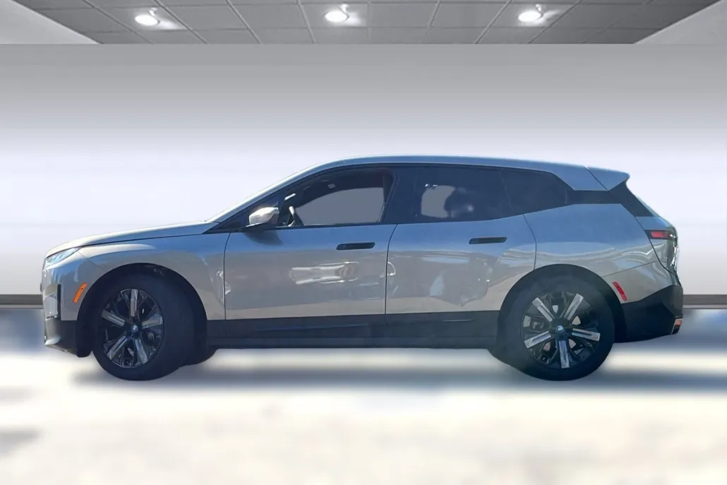 2025 Bmw iX photo 1