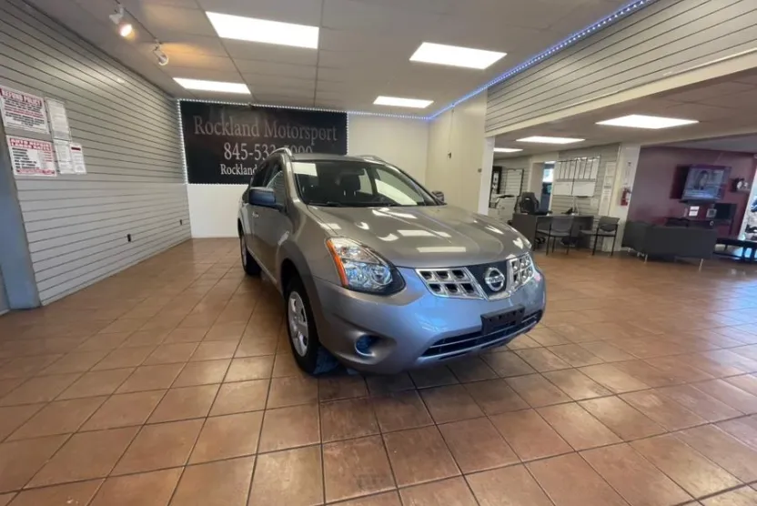 2015 Nissan Rogue Select S photo 1