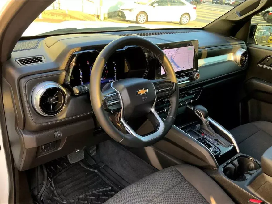 2023 Chevrolet Colorado LT photo 17