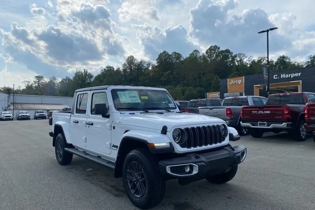 2025 Jeep Gladiator Sport S photo 1