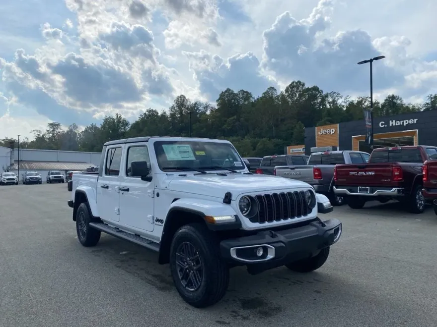 2025 Jeep Gladiator Sport S photo 1