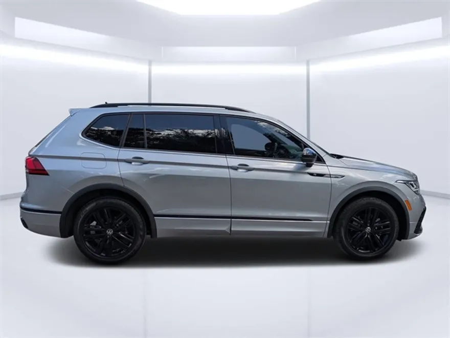 2022 Volkswagen Tiguan SE R-Line Black photo 1