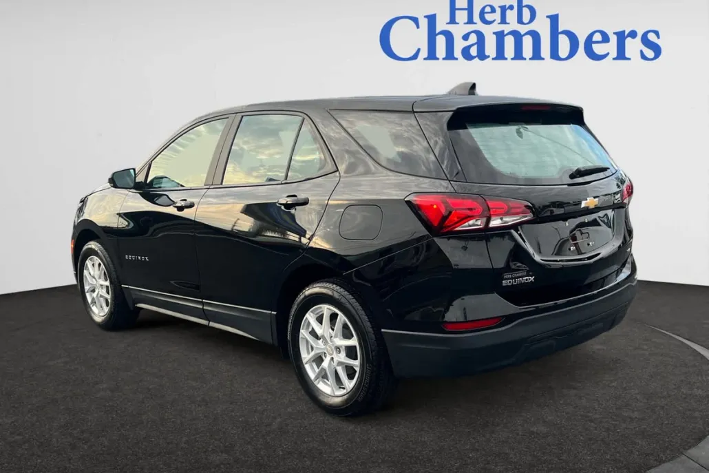 2022 Chevrolet Equinox LS photo 1