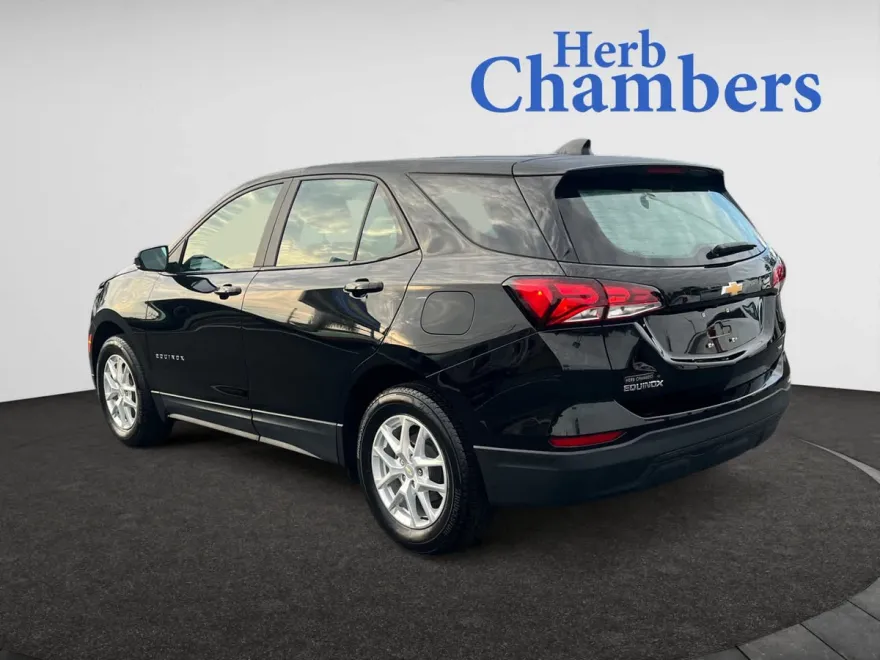 2022 Chevrolet Equinox LS photo 1