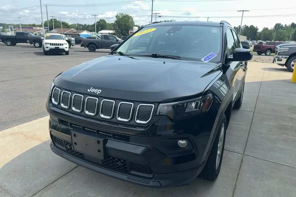2022 Jeep Compass Latitude photo 1