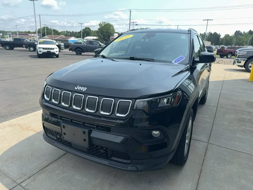 2022 Jeep Compass Latitude photo 1